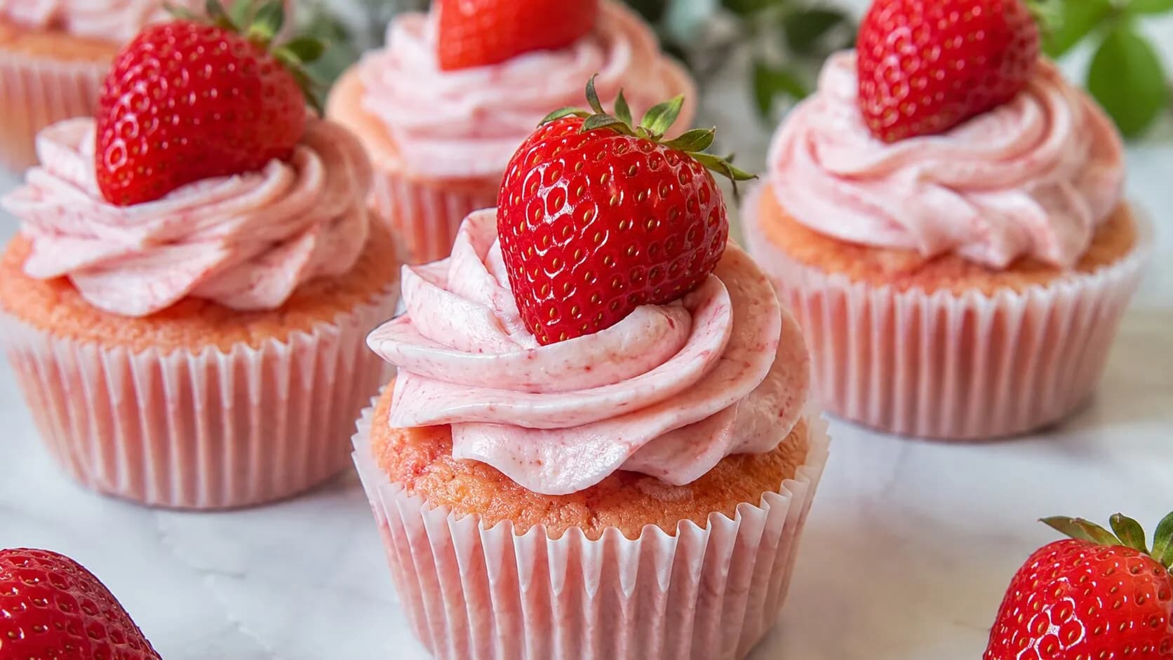 Super Moist Fresh Strawberry Cupcakes Super Moist Fresh Strawberry Cupcakes